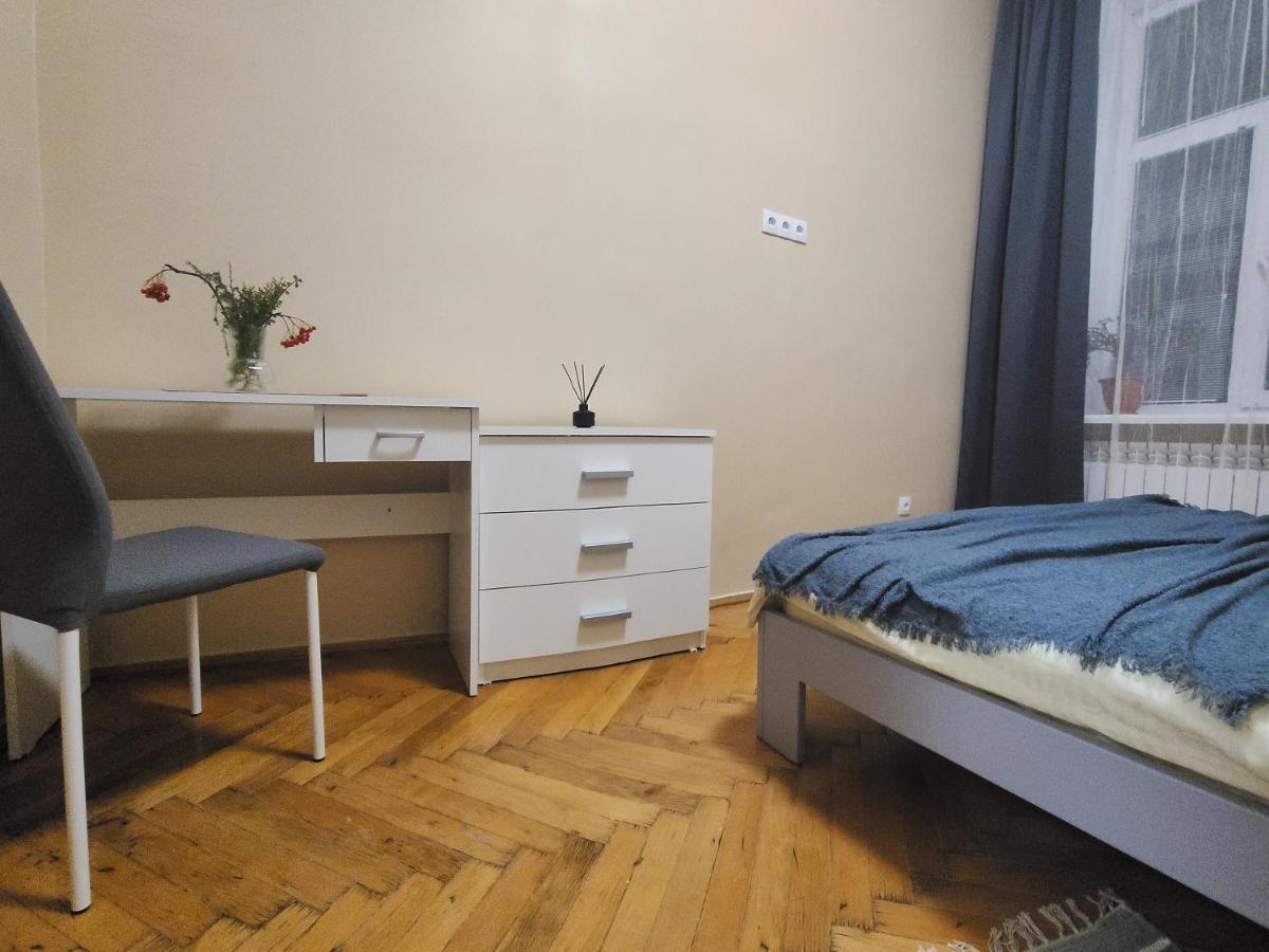 В Центрі М.Чернівці 2 Кімнатна Затишна Квартира. Extérieur photo